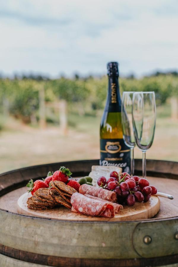 Milawa Vineyard Views - Guesthouse 1 Екстериор снимка